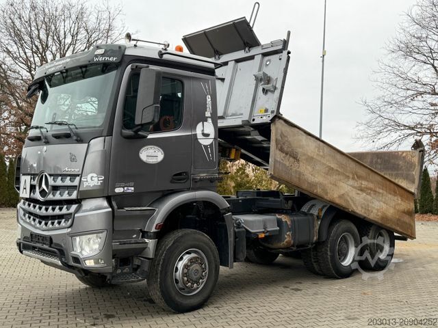 Pašizgāzējs kravas automašīna MERCEDES-BENZ AROCS 3345 6x6 Euro 6 Kipper mit Bordmatik