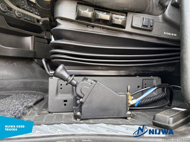 Standard-SZM Volvo FH16 750 6x2/4 i.c.m. KWB P3 oplegger met Hiab ...