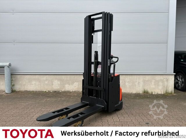 χειροκίνητος παλετοφόρος Toyota SWE 120 L / Akku neu!