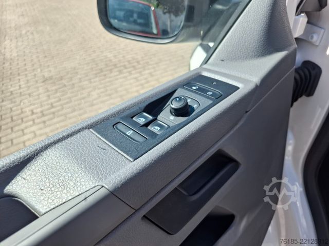 Miniautocarro VOLKSWAGEN T6.1 9-Sitzer-Stoff  1. Hand Klima