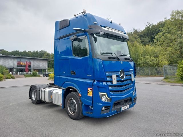Standard tractor unit MERCEDES-BENZ Actros 18-45 Giga Space-MP 5- Retarder-2 Tanks