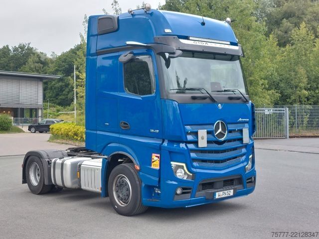 Standard tractor unit MERCEDES-BENZ Actros 18-45 Giga Space-MP 5- Retarder-2 Tanks