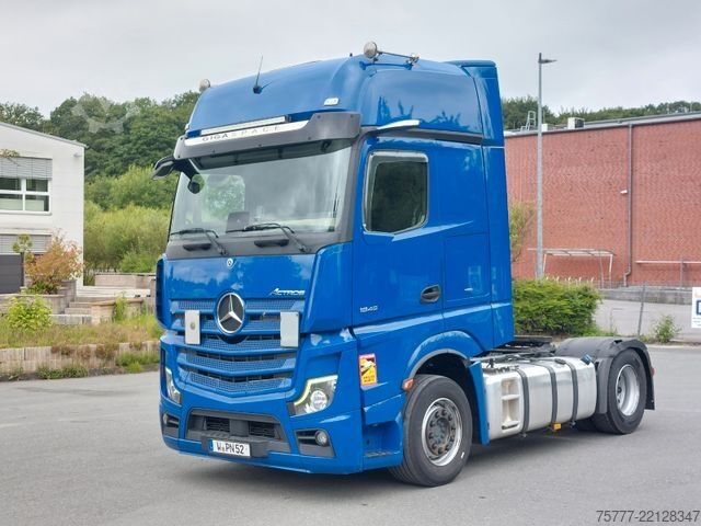 Standard tractor unit MERCEDES-BENZ Actros 18-45 Giga Space-MP 5- Retarder-2 Tanks