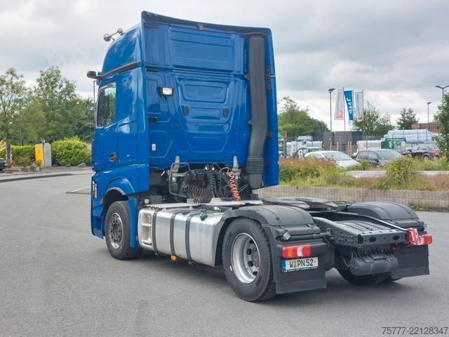 Standard tractor unit MERCEDES-BENZ Actros 18-45 Giga Space-MP 5- Retarder-2 Tanks