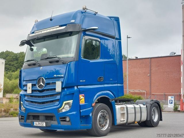 Standard tractor unit MERCEDES-BENZ Actros 18-45 Giga Space-MP 5- Retarder-2 Tanks