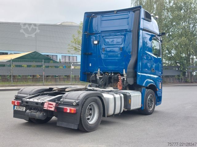 Standard tractor unit MERCEDES-BENZ Actros 18-45 Giga Space-MP 5- Retarder-2 Tanks