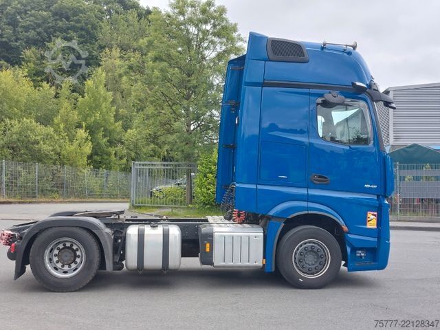 Standard tractor unit MERCEDES-BENZ Actros 18-45 Giga Space-MP 5- Retarder-2 Tanks