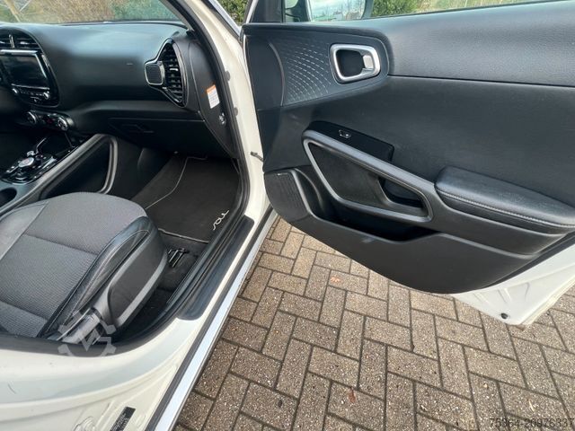 Фургон KIA Soul e-Soul DynamicLine 64 kWh LED Navi Kamera