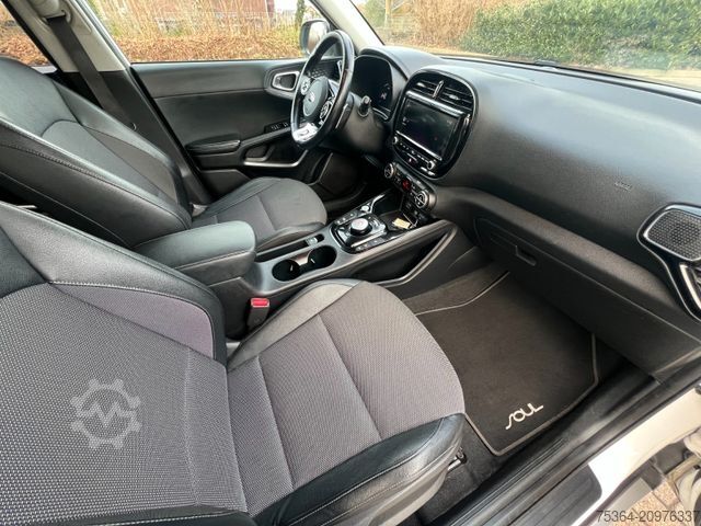 Фургон KIA Soul e-Soul DynamicLine 64 kWh LED Navi Kamera