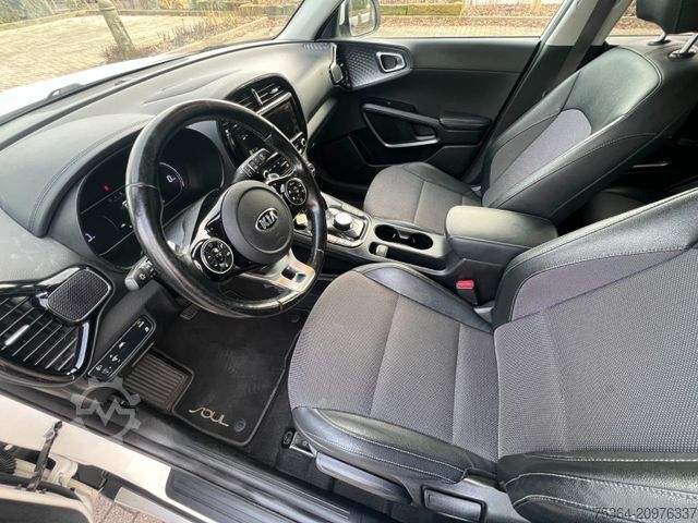 Фургон KIA Soul e-Soul DynamicLine 64 kWh LED Navi Kamera
