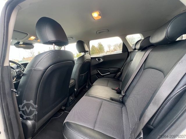 Фургон KIA Soul e-Soul DynamicLine 64 kWh LED Navi Kamera