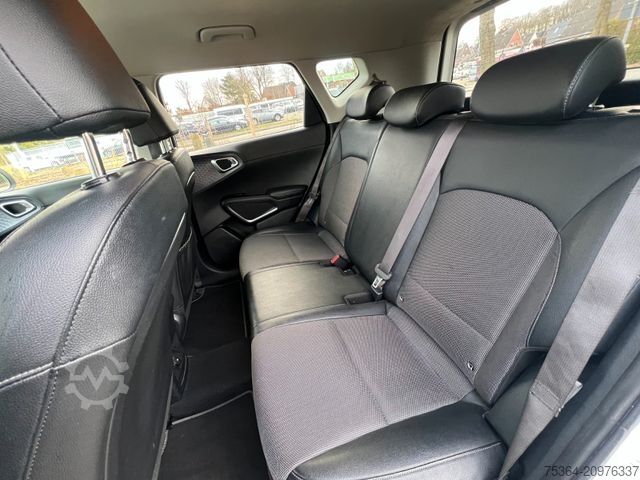 Фургон KIA Soul e-Soul DynamicLine 64 kWh LED Navi Kamera