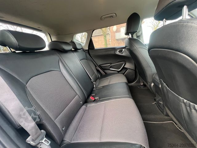 Фургон KIA Soul e-Soul DynamicLine 64 kWh LED Navi Kamera