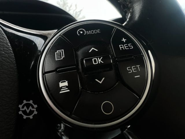 Фургон KIA Soul e-Soul DynamicLine 64 kWh LED Navi Kamera