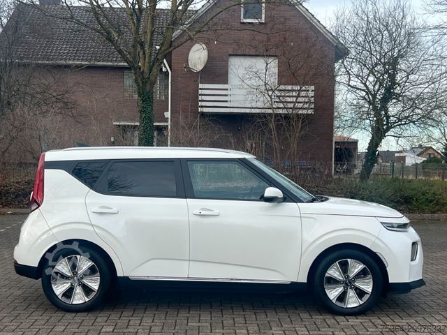 Фургон KIA Soul e-Soul DynamicLine 64 kWh LED Navi Kamera