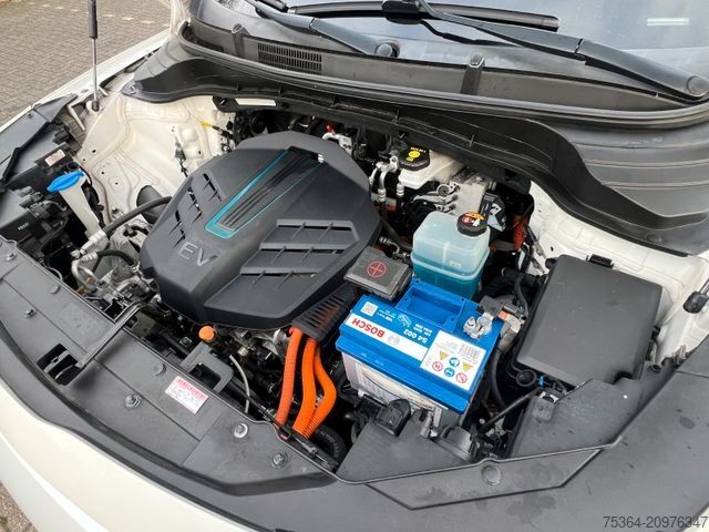 Фургон KIA Soul e-Soul DynamicLine 64 kWh LED Navi Kamera