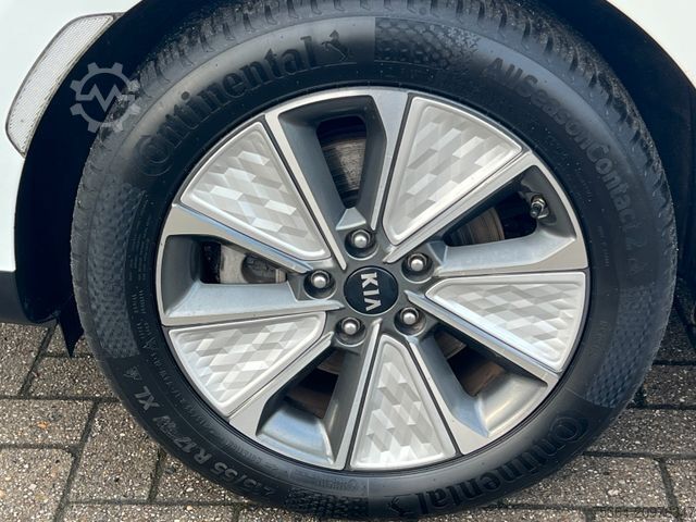 Фургон KIA Soul e-Soul DynamicLine 64 kWh LED Navi Kamera