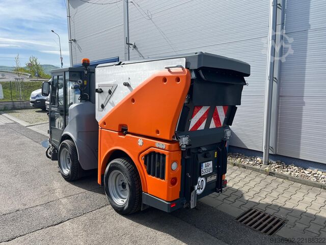 Cestný zametací stroj Hako Citymaster 1650