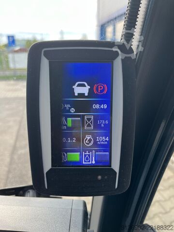 Cestný zametací stroj Hako Citymaster 1650