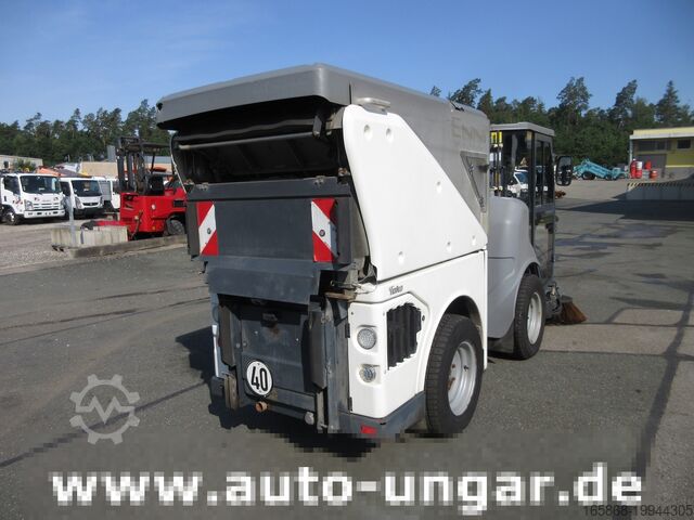 Zamiatarka Hako Citymaster CM 1600 4x4 Kärcher am Heck