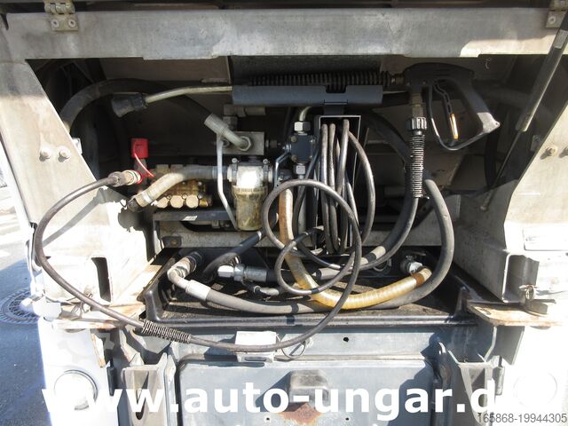 Zamiatarka Hako Citymaster CM 1600 4x4 Kärcher am Heck