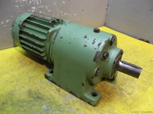 Getriebemotor 0,073/0,13 kW 25,5/51 U/min SEW-EURODRIVE R53VD23-84