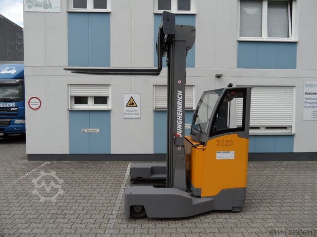 Chariot à mât rétractable quadridirectionnel Jungheinrich ETV Q25 - wenig Stunden - Halbkabine- Mehrwege