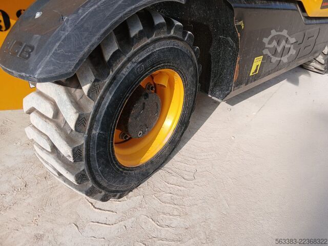 Teleskopski nakladalnik JCB 525.60