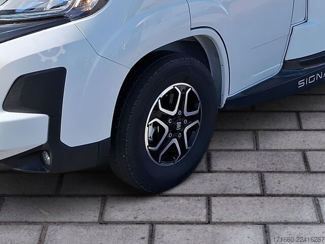 Półzintegrowany kamper BÜRSTNER Signature SFT 7.1 Markise