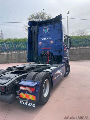 Standard tractor Volvo FH 500