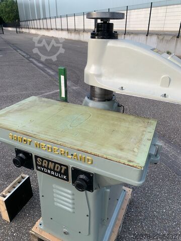 Hydraulic Swing-Arm Cutting Press – 18 tonnes j. Sandt AG, Pirmasens 410