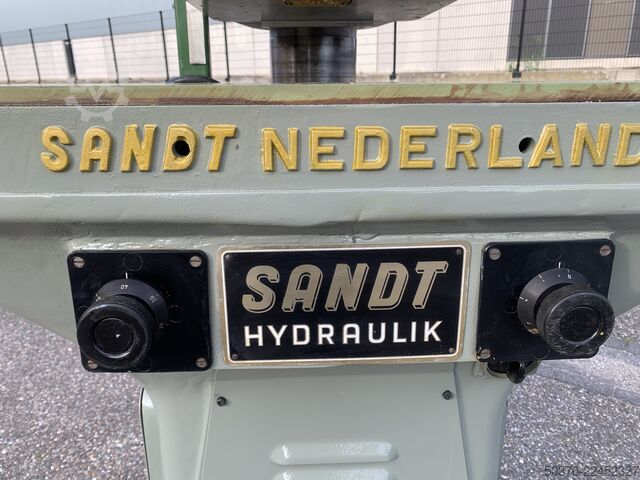 Hydraulic Swing-Arm Cutting Press – 18 tonnes j. Sandt AG, Pirmasens 410
