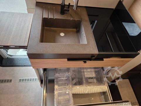 Daļēji integrēta kemperis Bürstner Signature SFT 7.0