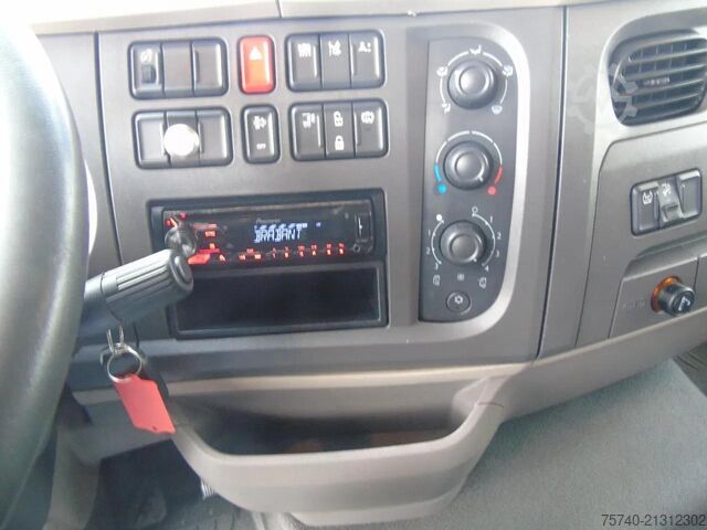 Transport frigorifique DAF LF 220 + CARRIER SUPRA 850 + 16T + EURO 6
