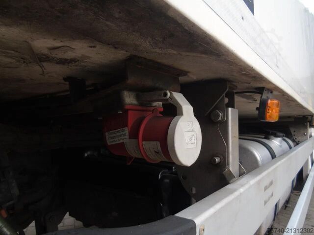 Transport frigorifique DAF LF 220 + CARRIER SUPRA 850 + 16T + EURO 6