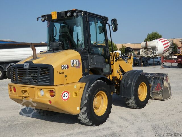 Pyöräkuormaaja Caterpillar 908