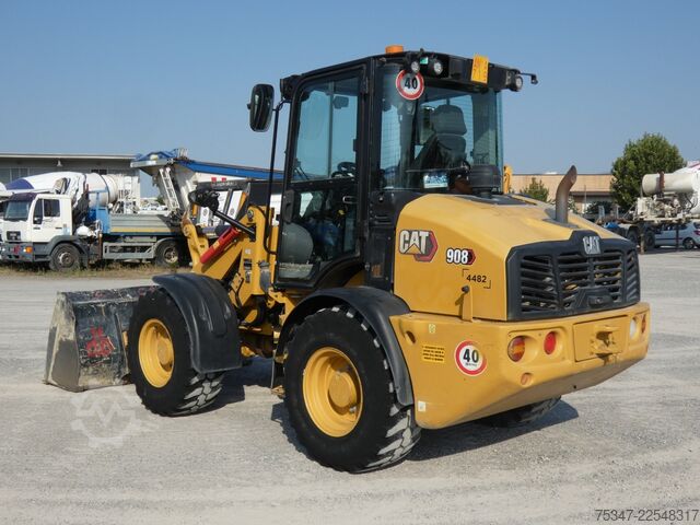 Pyöräkuormaaja Caterpillar 908