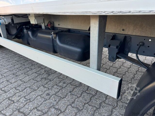 Furgoneta frigorífica IVECO Daily 35S16 Tiefkühlkoffer mit Ladebordwand