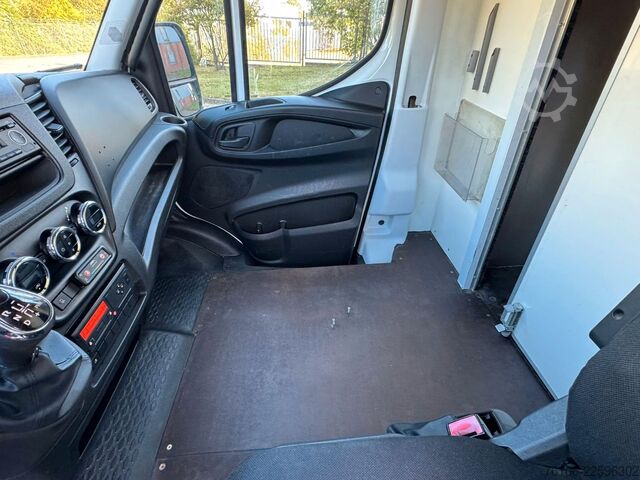 Furgoneta caja IVECO Daily 70C17 Koffer mit Ladebordwand