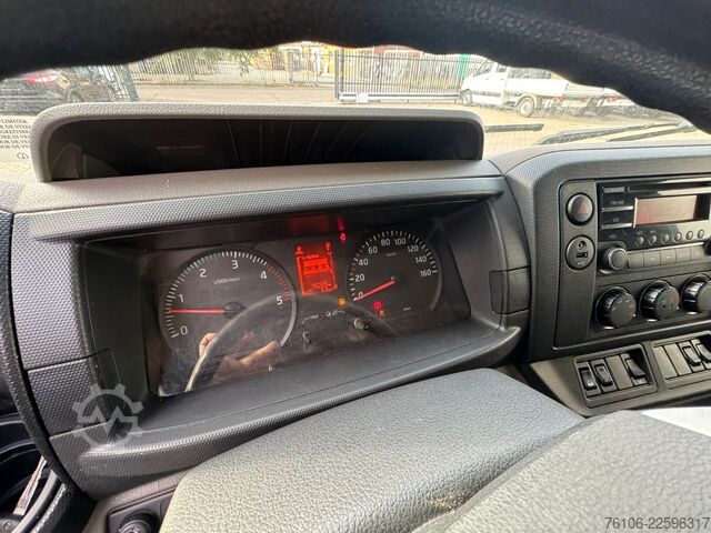 Furgoneta caja NISSAN NT500 56.15 Koffer mit LBW*Ahk*nur 34.800 km *