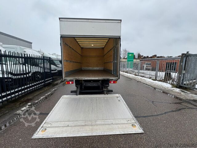 Fourgon tôlé FUSO Canter 7C18 Koffer mit Ladebordwand *Klima*