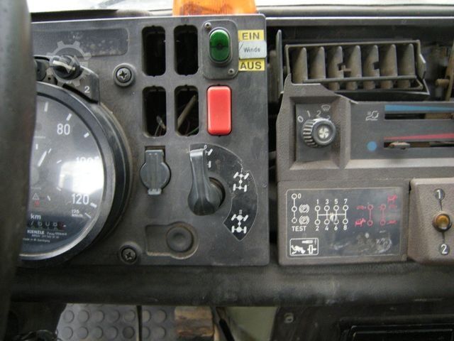 Trostrani kiperski kombi MERCEDES-BENZ Unimog U1250 mit Kran MKG 105