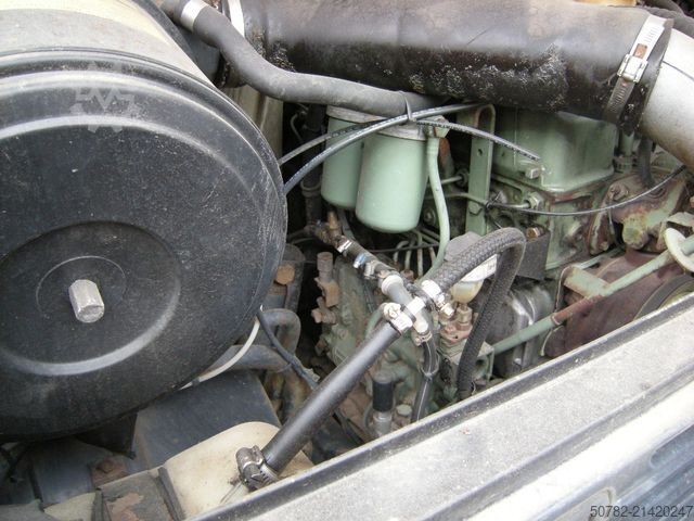 Trostrani kiperski kombi MERCEDES-BENZ Unimog U1250 mit Kran MKG 105