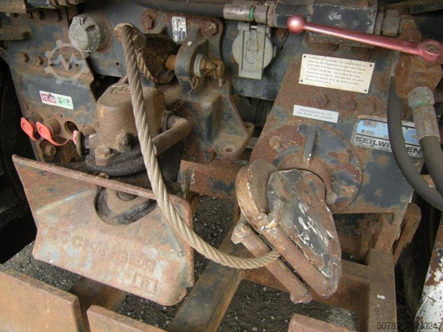 Trostrani kiperski kombi MERCEDES-BENZ Unimog U1250 mit Kran MKG 105