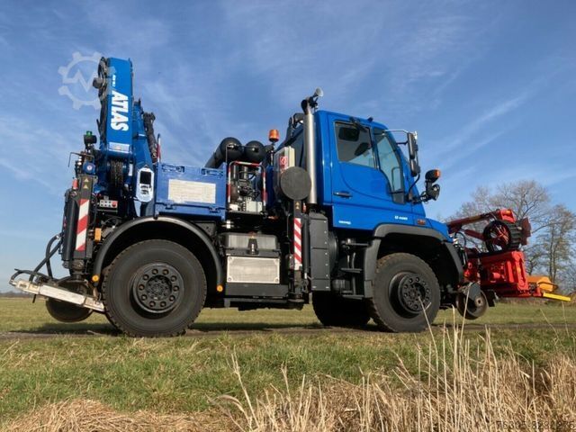 Specializētais kravas auto MERCEDES-BENZ Unimog