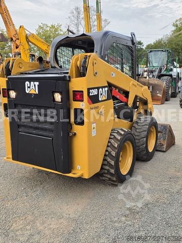 Mini-pelle CATERPILLAR 226D