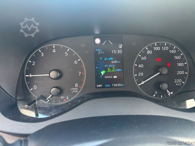 Kombijevsko vozilo TOYOTA Yaris Basis /  12x Fahrzeuge verfügbar