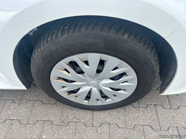 Kombijevsko vozilo TOYOTA Yaris Basis /  12x Fahrzeuge verfügbar