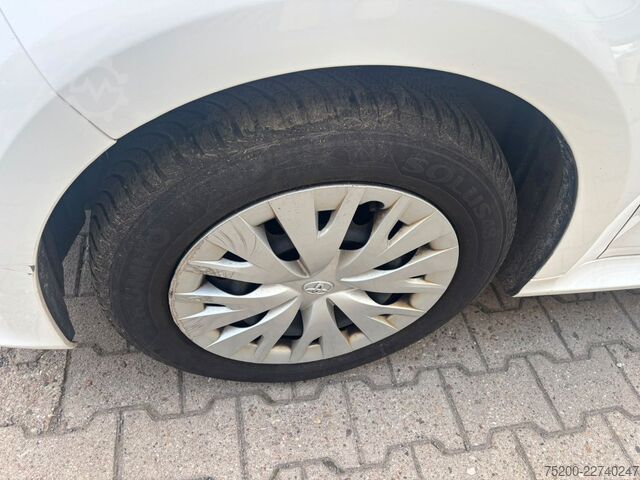 Kombijevsko vozilo TOYOTA Yaris Basis /  12x Fahrzeuge verfügbar