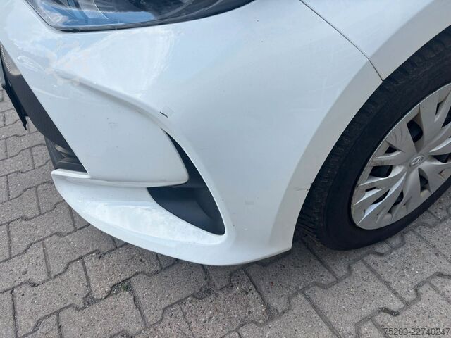Kombijevsko vozilo TOYOTA Yaris Basis /  12x Fahrzeuge verfügbar